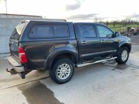 TOYOTA HILUX INVINCIBLE 3.0 D-4D DOUBLE CAB PICK UP - 18