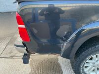 TOYOTA HILUX INVINCIBLE 3.0 D-4D DOUBLE CAB PICK UP - 19