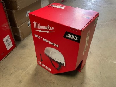 UNUSED MILWAUKEE BOLT 200 VENTED HARD HAT