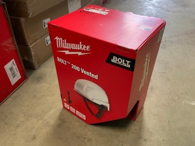 UNUSED MILWAUKEE BOLT 200 VENTED HARD HAT