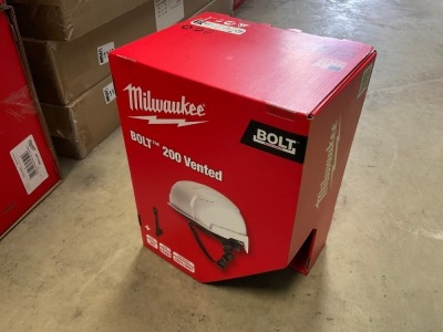 UNUSED MILWAUKEE BOLT 200 VENTED HARD HAT