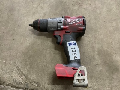 MILWAUKEE M18 18v DRILL