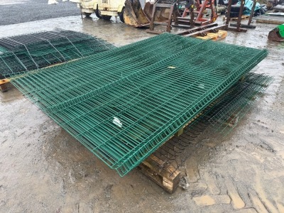 PALLET OF ASSORTED LARGE MESH FENCING PANELS