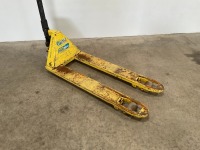 TOYOTA 2300kgs PALLET TRUCK - 2