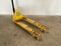 TOYOTA 2300kgs PALLET TRUCK - 3