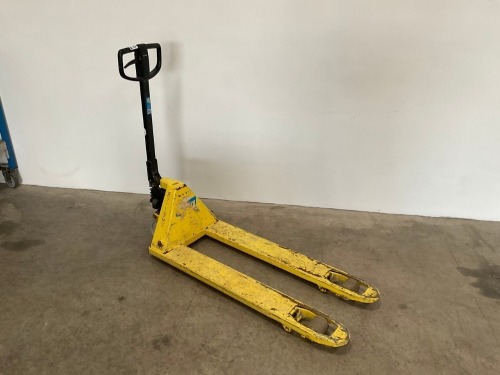 TOYOTA 2300kgs PALLET TRUCK