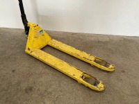 TOYOTA 2300kgs PALLET TRUCK - 2