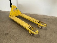 TOYOTA 2300kgs PALLET TRUCK - 3