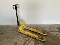 TOYOTA 2300kgs PALLET TRUCK
