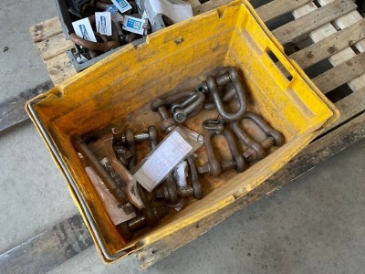 PLASTIC CRATE TO INC. ASSORTED SHACKLES