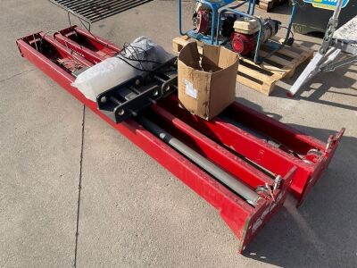 UNUSED HOWDEN EL4T29 4 TON 2 POST 240V VEHICLE LIFT