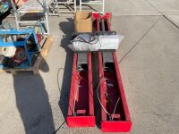 UNUSED HOWDEN EL4T29 4 TON 2 POST 240V VEHICLE LIFT - 7