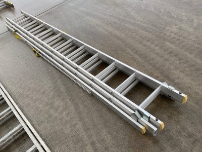 12 TREAD ALUMINIUM TRIPLE EXTENSION LADDER