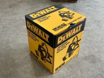 UNUSED DEWALT LIGHT WEIGHT FULL FACK MASK RESPIRATOR