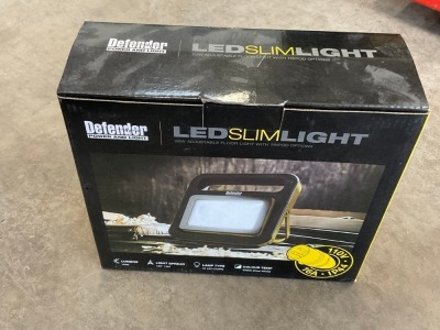 UNUSED DEFENDER 110V LED 20W SLIM LIGHT