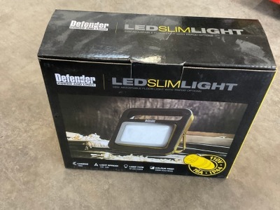 UNUSED DEFENDER 110V LED 20W SLIM LIGHT
