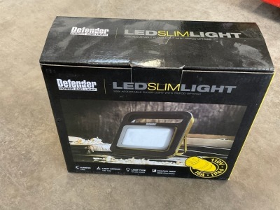 UNUSED DEFENDER 110V LED 20W SLIM LIGHT