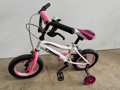 SMALL CHILDS BIKE C/W STABILISERS (PINK/WHITE)