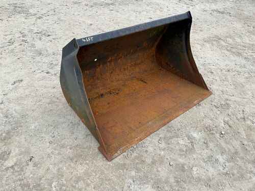 APPROX. 4.6ft BUCKET C/W EURO BRACKETS