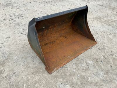 APPROX. 4.6ft BUCKET C/W EURO BRACKETS
