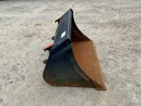 APPROX. 4.6ft BUCKET C/W EURO BRACKETS - 9