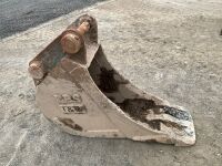 APPROX. 18" TOOTHLESS DIGGING BUCKET TO SUIT 13 TON MACHINE - 2