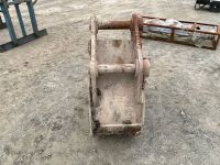 APPROX. 18" TOOTHLESS DIGGING BUCKET TO SUIT 13 TON MACHINE - 7
