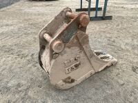 APPROX. 18" TOOTHLESS DIGGING BUCKET TO SUIT 13 TON MACHINE - 8