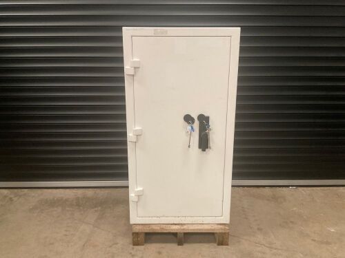 CHARVAT NEUTRON STAR SIZE 6 GRADE III SAFE C/W KEYS&nbsp;