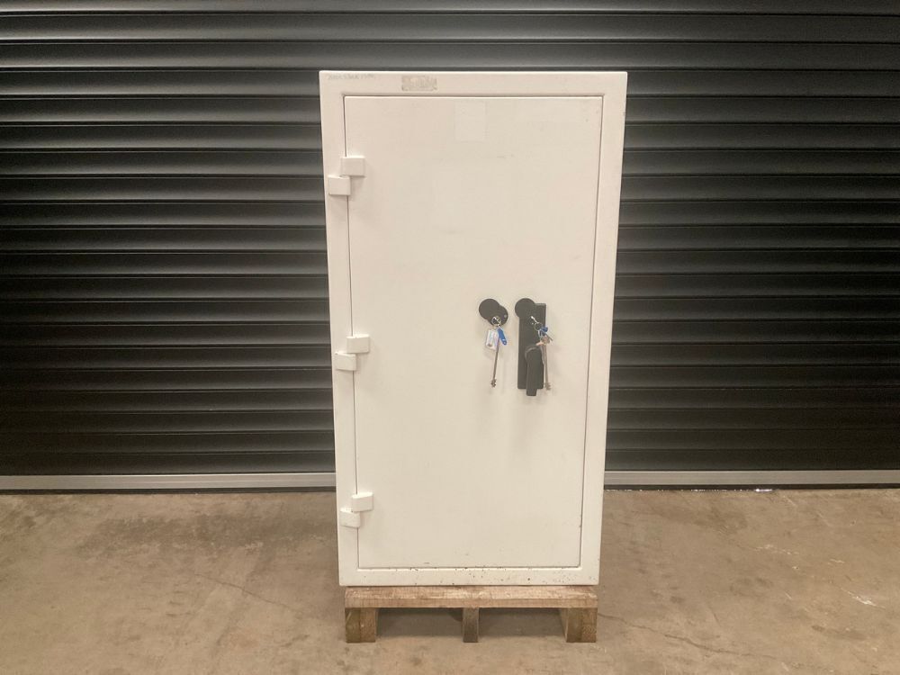 CHARVAT NEUTRON STAR SIZE 6 GRADE III SAFE C/W KEYS&nbsp;