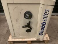 CHUBB SAFE - LOCKED & NO KEYS - 4