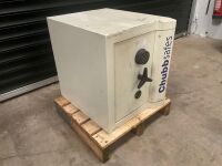 CHUBB SAFE GRADE 1 SAFE - OPEN & NO KEYS - 2