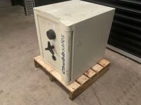 CHUBB SAFE GRADE 1 SAFE - OPEN & NO KEYS - 3