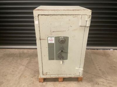 CHUBB SIZE 3 GRADE 2 SAFE C/W KEYS