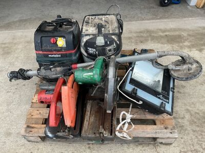 PALLET OF ASSORTED POWER TOOLS, FLOODLIGHT, HOOVERS, CHOPSAWS. ETC
