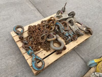 LOT TO INC. ASSORTED PIPE LIFTING CLAMPS, SHACKLES, LIFTING CHAINS ETC