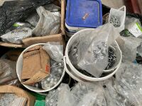 LOT TO INC. ASSORTED CLADDING SCREWS & FITTINGS - 5