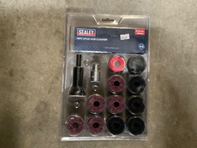 UNUSED SEALY 14pc STUD HUB CLEANER