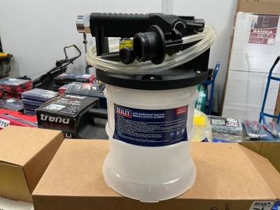 UNUSED SEALEY 2Ltr WORKHOP VACUUM BRAKE & CLUTCH BLEEDER