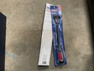 2NO. UNUSED SEALEY LONG REACH RAZOR SCRAPPERS