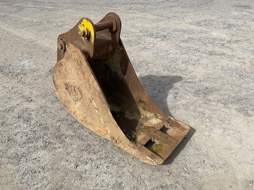 APPROX. 2ft TOOTHLESS DIGGING BUCKET TO SUIT 13 TON EXCAVATOR