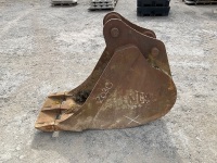 APPROX. 2ft TOOTHLESS DIGGING BUCKET TO SUIT 13 TON EXCAVATOR - 8