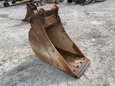 APPROX. 2ft TOOTHLESS DIGGING BUCKET TO SUIT 20 TON EXCAVATOR