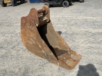 APPROX. 2ft STRICKLAND TOOTHLESS BUCKET TO SUIT 20 TON EXCAVATOR