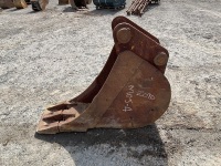 APPROX. 18" TOOTHLESS DIGGING BUCKET TO SUIT 13 TON EXCAVATOR - 8