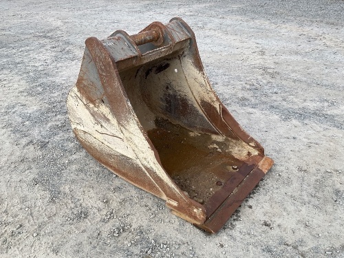 APPROX. 3ft TOOTHLESS DIGGING BUCKET TO SUIT 20 TON EXCAVATOR