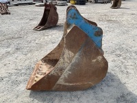 APPROX. 3ft TOOTHLESS DIGGING BUCKET TO SUIT 20 TON EXCAVATOR - 8
