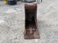 APPROX. 2ft TOOTHLESS DIGGING BUCKET TO SUIT 20 TON EXCAVATOR - 2