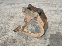 APPROX. 18" STRICKLAND TOOTHLESS DIGGING BUCKET TO SUIT 13 TON EXCAVATOR - 7