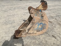 APPROX. 18" STRICKLAND TOOTHLESS DIGGING BUCKET TO SUIT 13 TON EXCAVATOR - 8